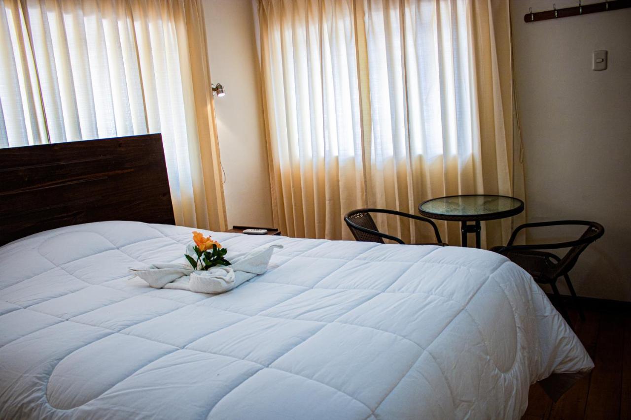 Hotel Los Laureles Calca Екстериор снимка