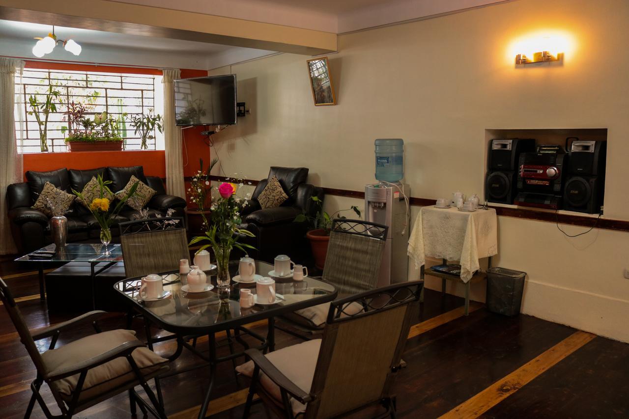 Hotel Los Laureles Calca Екстериор снимка